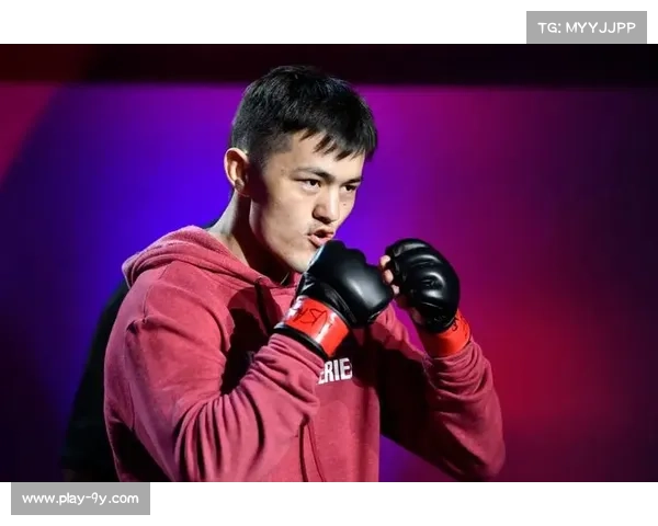 哈萨克斯坦新秀阿谢夫降服胜出,庆祝时空翻失误险酿严重伤害。 哈萨克斯坦新秀阿谢夫降服胜出,庆祝时空翻失误险酿严重伤害。