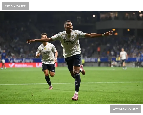 姆巴佩因手指骨折缺席皇马关键战，替补席观战神情凝重